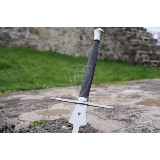 Federsword for tourneys with bell shape blade, point back-folded